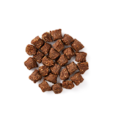 Yarrah Bio Mini-Snacks für Katzen – kleine Snackstücke aus Rind, Schwein und Huhn